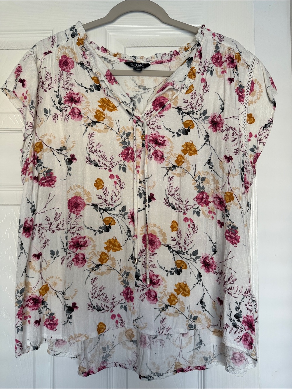 PREOWNED Buffalo David Bitton White Floral Tie-Front Women’s Blouse